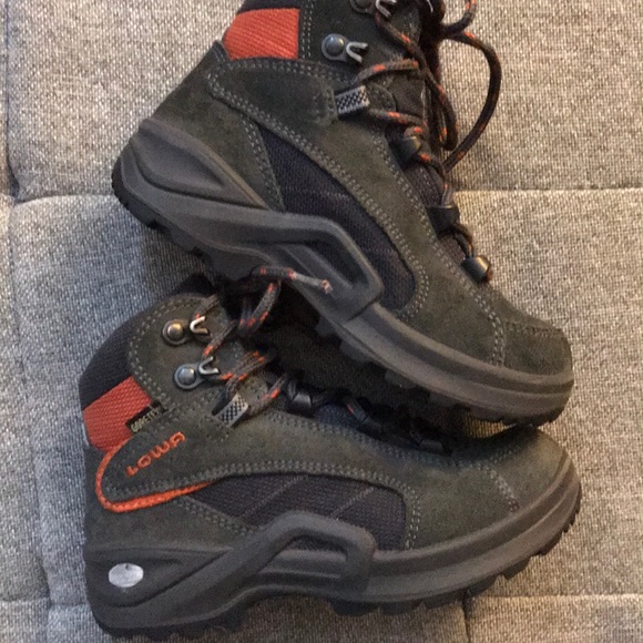 lowa kids boots